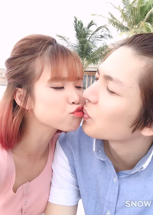 Khởi My - Kelvin Khánh kết hôn năm 2017. Vợ chồng cô thống nhất không sinh con vì cả hai ở với nhau đã tăng động, chí chóe nên có con chắc sẽ sinh chuyện.