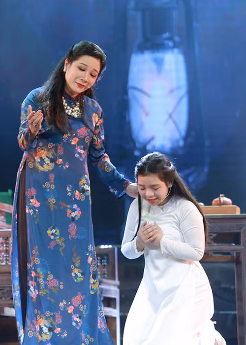 Con gái út của Thanh Thanh Hiền đi diễn cùng mẹ không ít lần. Ảnh: Dân Việt