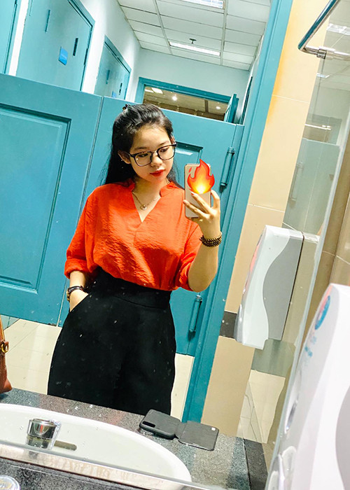 Được bố dượng yêu thương, Thái Phương rất buồn khi biết cuộc hôn nhân của mẹ đổ vỡ.