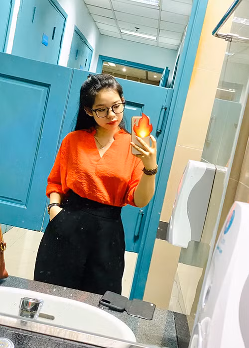 Được bố dượng yêu thương, Thái Phương rất buồn khi biết cuộc hôn nhân của mẹ đổ vỡ.