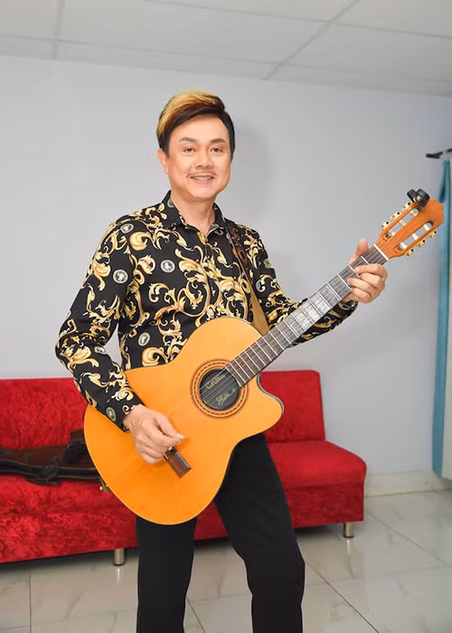 Đến năm 1978, Chí Tài trở thành một cây guitar classic khá nổi tiếng trong phong trào văn nghệ quận Phú Nhuận. 3 năm sau, anh sang Mỹ đoàn tụ gia đình. Ảnh: Saostar