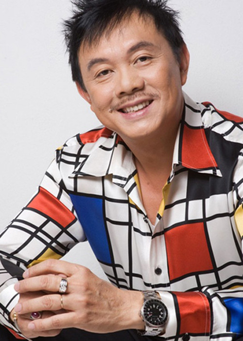 Chí Tài gắn bó với những vai diễn hài và thường xuyên diễn chung với Hoài Linh. Các vở diễn nổi tiếng của Chí Tài gồm: “Dân chơi hàng mướn”, “Kén rể”, “Đánh ghen”, “Đèo gió hú”, “Bầy vịt cái”, “Ngao sò ốc hến”. Ảnh: Zing