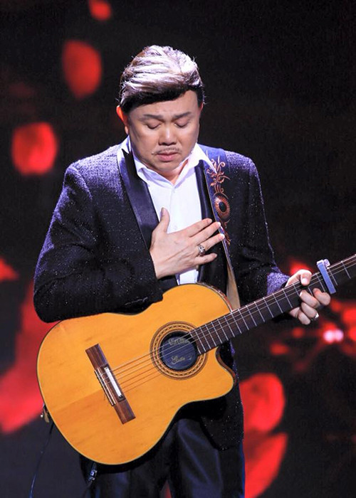 Ở Mỹ, Chí Tài vẫn giữ đam mê âm nhạc. Khi biết anh nhớ nghề, bố của nam nghệ sĩ đã dành tiền hưu trí để sắm cho anh một dàn âm thanh, nhạc cụ.