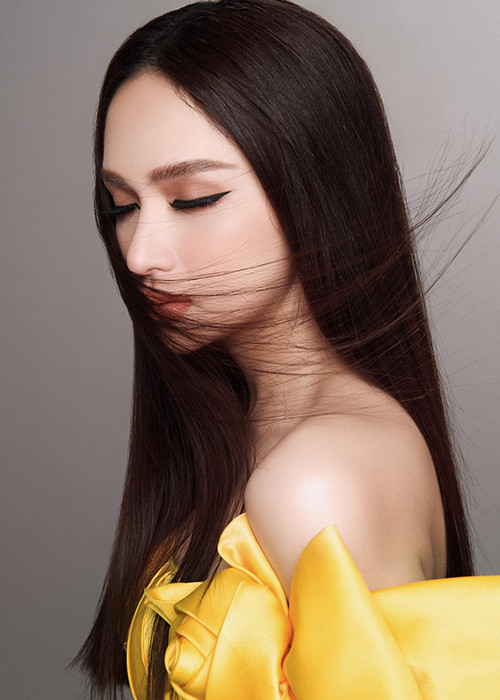 Nữ ca sĩ chuyển giới đầy thần thái trước ống kính máy ảnh. Ảnh: Trần Hoàng Vũ