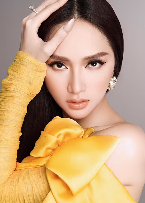 Trên trang cá nhân, Hương Giang vừa khoe bộ ảnh mới kèm chú thích "Vô thường". Ảnh: Trần Hoàng Vũ