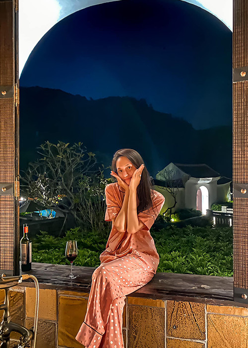 Từ khi xuất hiện trở lại, Hương Giang liên tục để lộ thân hình gầy gò, mặt mũi hốc hác.