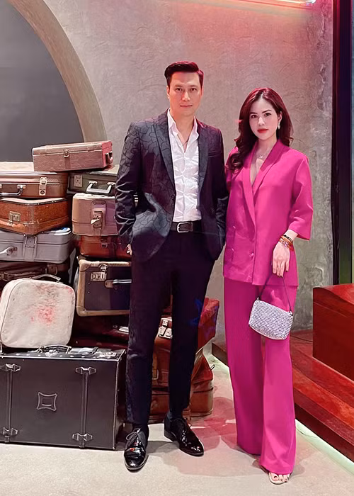 Vuong nghi van tai hop voi Viet Anh, vo cu phan ung sao?