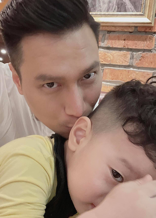 Con trai của Việt Anh và Hương Trần đã được 3 tuổi, kháu khỉnh, thông minh.