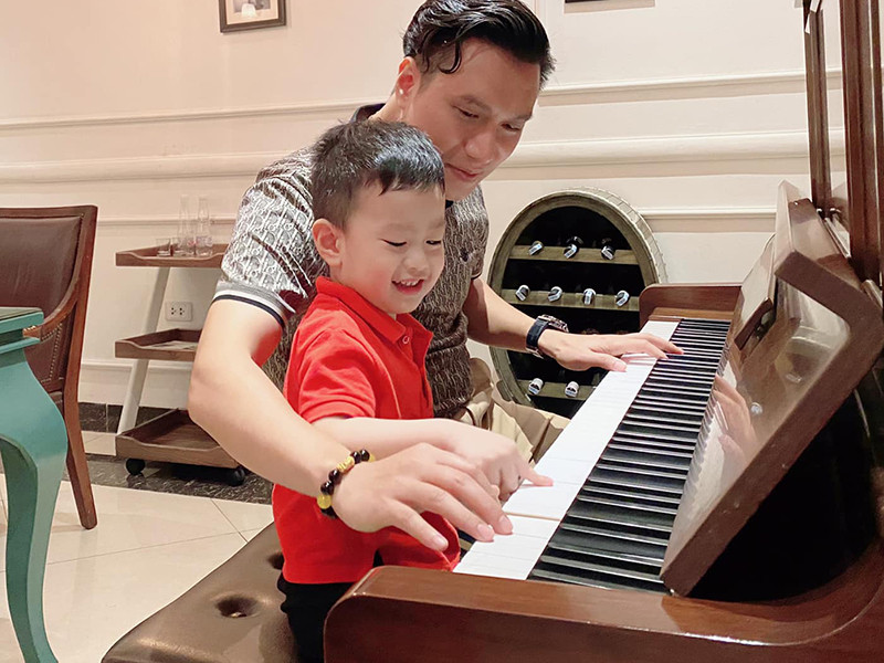 Nam diễn viên luôn muốn con trai cảm nhận trọn vẹn được tình yêu thương của bố mẹ.