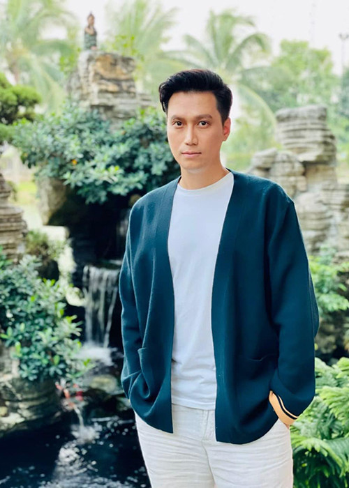 Hiện tại, anh góp mặt trong bộ phim truyền hình "Hồ sơ cá sấu" và "Hướng dương ngược nắng".