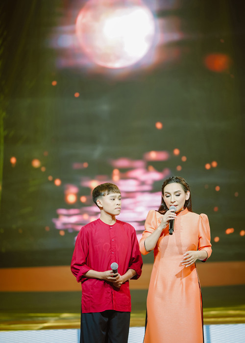 Ở tuổi dậy thì, Hồ Văn Cường gặp không ít khó khăn khi trải qua quá trình vỡ giọng. Tuy nhiên, hiện tại, giọng hát của em đã ổn định.