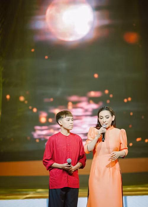 Ở tuổi dậy thì, Hồ Văn Cường gặp không ít khó khăn khi trải qua quá trình vỡ giọng. Tuy nhiên, hiện tại, giọng hát của em đã ổn định.