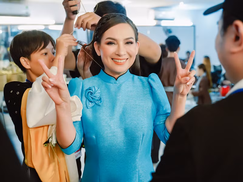 Phi Nhung cho biết, cô hiện tại tập trung phục vụ người hâm mộ trong nước vì không thể bay show nước ngoài.