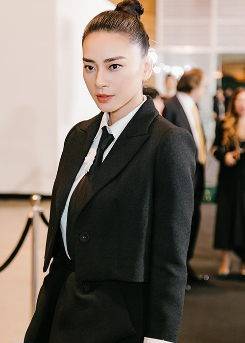 Trong những lần tâm sự về chuyện tình cảm, Ngô Thanh Vân hé lộ 2 mối tình. Nữ ca sĩ kể, năm 19 tuổi, cô có mối tình đầu tiên. Cả hai yêu chân thành. Người bạn trai đầu tiên của Ngô Thanh Vân đồng ý cho cô thử sức với nghệ thuật trong 8 năm trước khi kết hôn. Tuy nhiên, sau 5 năm chờ đợi, người này quyết định chia tay còn Ngô Thanh Vân tiếp tục theo đuổi nghệ thuật.