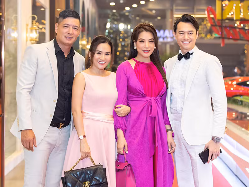 Trương Ngọc Ánh và Anh Dũng đến nay vẫn thường xuyên sánh đôi tại các sự kiện lẫn đời thường.