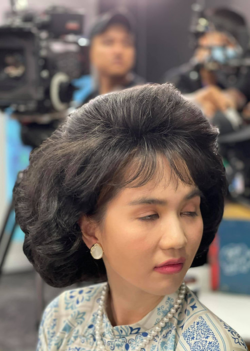 Đóng chung phim với Ngọc Trinh, Huy Khánh chia sẻ một số hình ảnh dìm hàng đàn em.