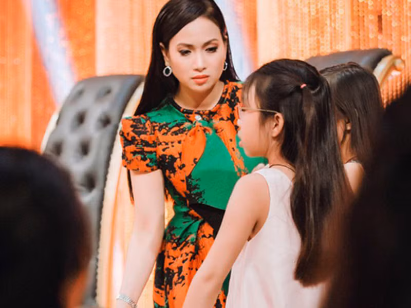 Hà Phương giấu mặt con vì muốn các bé có một cuộc sống bình thường cũng như vì an ninh. Ảnh: Thể thao văn hóa