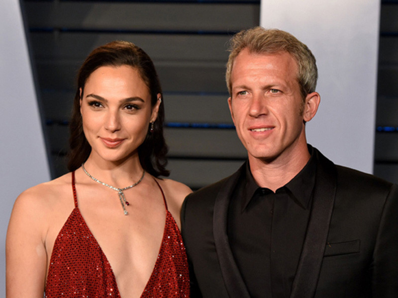 Vợ chồng Gal Gadot thường xuyên sánh đôi tình tứ tại các sự kiện.