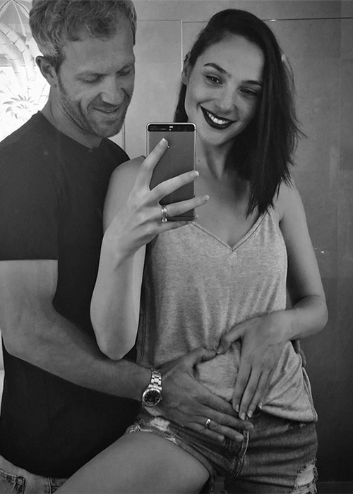 12 năm bên nhau, cặp đôi có hai con gái chung bé Alma (9 tuổi) và Maya (2 tuổi).