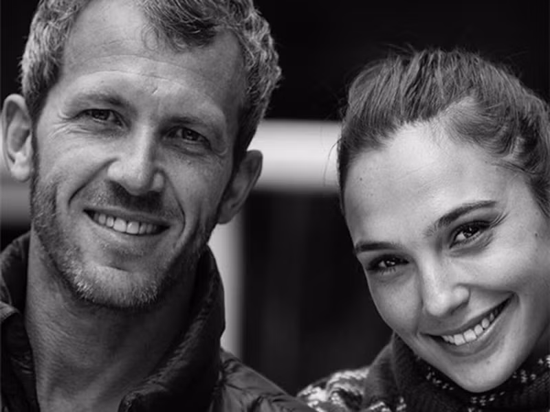 Bí quyết giữ lửa hôn nhân của vợ chồng Hoa hậu Israel 2004 là luôn giúp đỡ đối phương, bỏ qua sự ích kỷ.