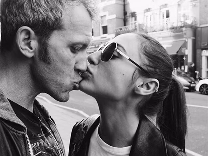 Từ khi bên nhau đến nay, cặp đôi luôn giữ được ngọn lửa tình yêu.