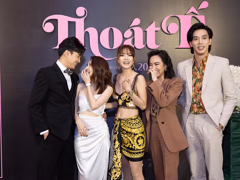 Hồi tháng 5/2020, Quốc Trường - Bảo Anh tham gia dự án điện ảnh "Thoát ế" sau đổi tên thành "Bẫy ngọt ngào" và sẽ nên duyên vợ chồng trên màn ảnh.