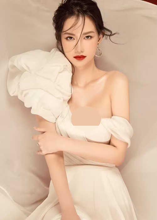 Thực tế, việc Quỳnh Chi mặc gợi cảm không phải là chuyện lạ.