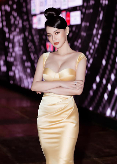 MC Quỳnh Chi nóng bỏng trên VTV... đời thường cũng khêu gợi? MC Quynh Chi nong bong tren VTV... doi thuong cung kheu goi?