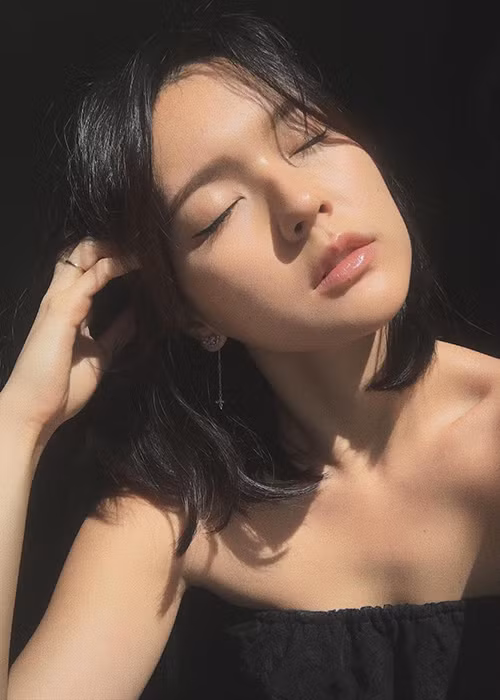 Chân dài sinh năm 1997 từng được nhiều cư dân mạng đặt biệt danh là "nàng thơ".