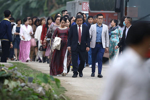 Nhan sac vua dep vua sang cua me vo Cong Phuong