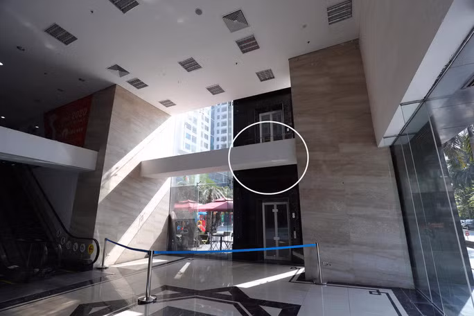 Cu dan bi thuong nang trong su co thang may, cong ty van hanh noi thang may chat luong cao-Hinh-2