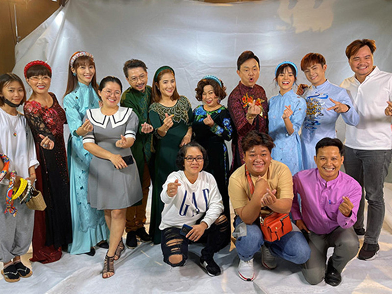 Trả lời Ngôi sao, phía nhà sản xuất phim “Kiếm chồng cho mẹ chồng” cho hay chuyện buồn xảy đến quá bất ngờ khiến họ bối rối. Tạm thời, ê-kíp từ chối tiết lộ vai diễn của nghệ sĩ Chí Tài và hướng điều chỉnh kế hoạch của phim. Ảnh: Vietnamnet