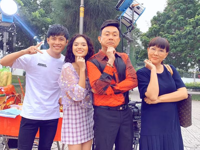 Vào buổi sáng ngày bị đột quỵ, Chí Tài có mặt trong buổi cúng khai máy dự án phim mới. Ảnh: Vietnamnet