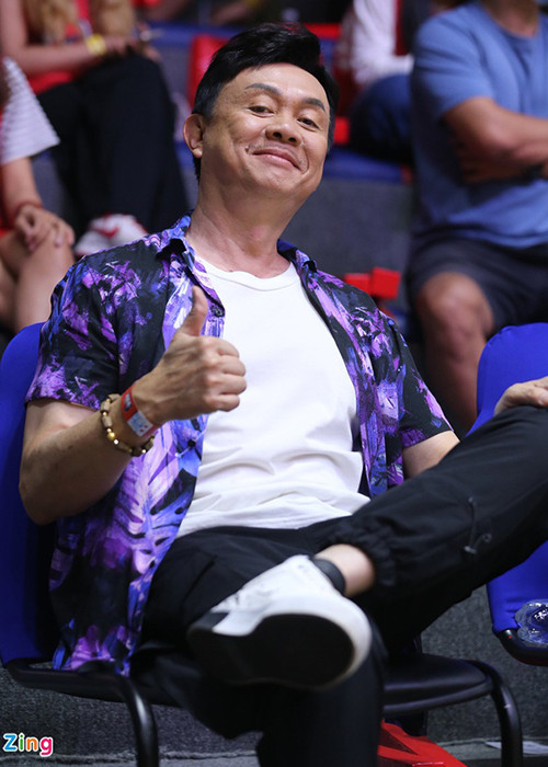 3 ngày trước khi ra đi, Chí Tài còn đến sân cổ vũ trận chung kết ba VBA 2020 giữa đội Thang Long Warriors và Saigon Heat. Ảnh: Zing