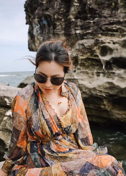 Vợ sắp cưới của Quý Bình được nhận xét có nhan sắc khá mặn mà.