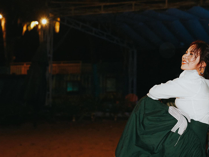 Sau khi lộ diện là bạn gái của Quý Bình, doanh nhân Ngọc Tiền nhận được sự chú ý của nhiều khán giả yêu thích nam diễn viên.