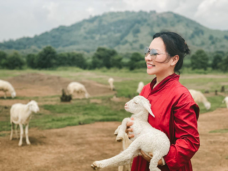 Là doanh nhân, Ngọc Tiền gắn liền với hình ảnh sang trọng, tự tin.