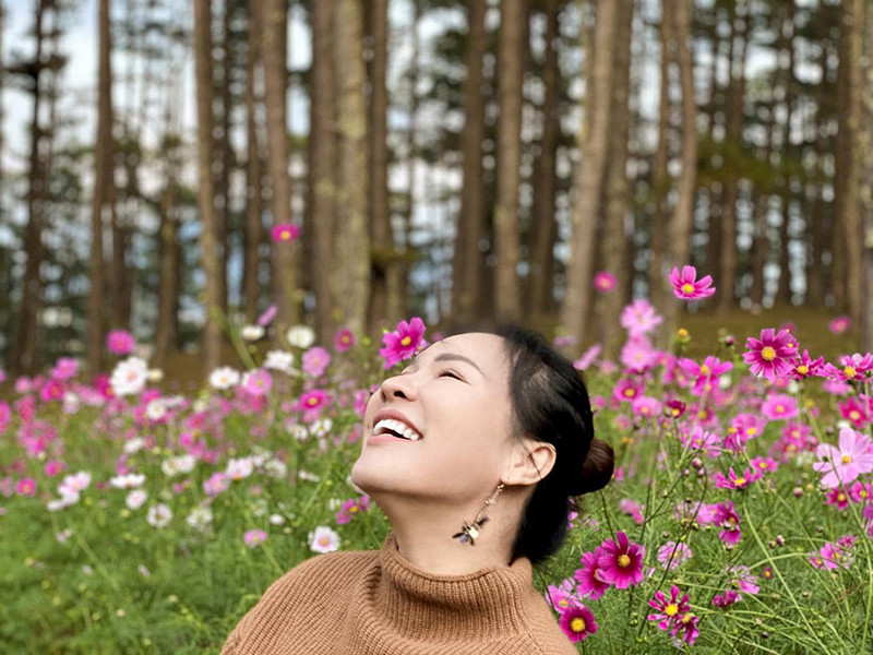 Ở đời thường, hôn thê của Quý Bình khá giản dị.