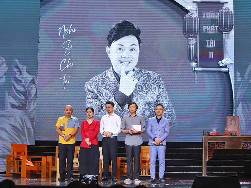 Dien vien thay co nghe si Chi Tai dien cung Hoai Linh la ai?