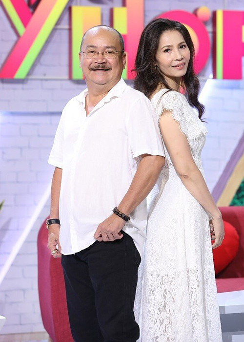 Kể từ khi có con trai thứ ba, nam diễn viên hạn chế việc tụ tập cùng bạn bè, đồng nghiệp để về nhà phụ vợ chăm con. Ảnh: Giao thông