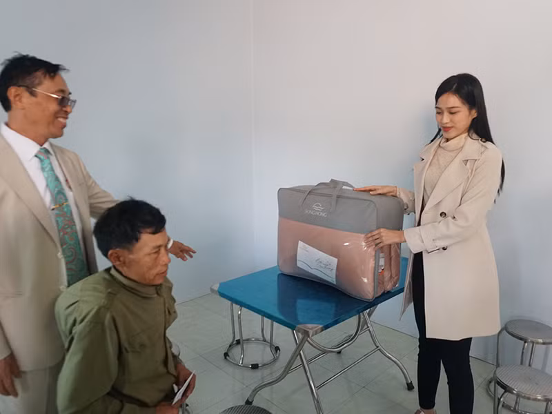 Cô chia sẻ rằng sẽ tiếp tục cống hiến hết sức mình để đem đến cuộc sống tốt hơn cho bà con quê mình.