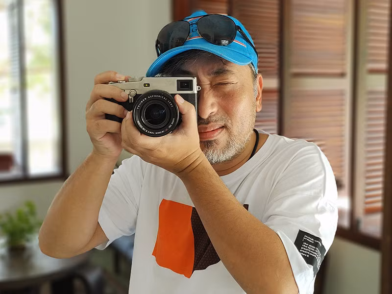 Năm 2019, chia sẻ trên Zing về hôn nhân, Quang Dũng tâm sự, ở tuổi 40 anh không quan trọng việc phải có con. “Thế giới này đông quá rồi. Mình không nhất thiết phải tạo thêm một người nữa mà mình cũng không biết sẽ ra sao? Nếu có thể mình cứ làm gì tốt những gì đang có đi, như phụ anh chị lo cho mấy đứa cháu, hoặc chia sẻ cho những em khó khăn", anh chia sẻ. Hiện tại, nam đạo diễn vẫn độc thân.