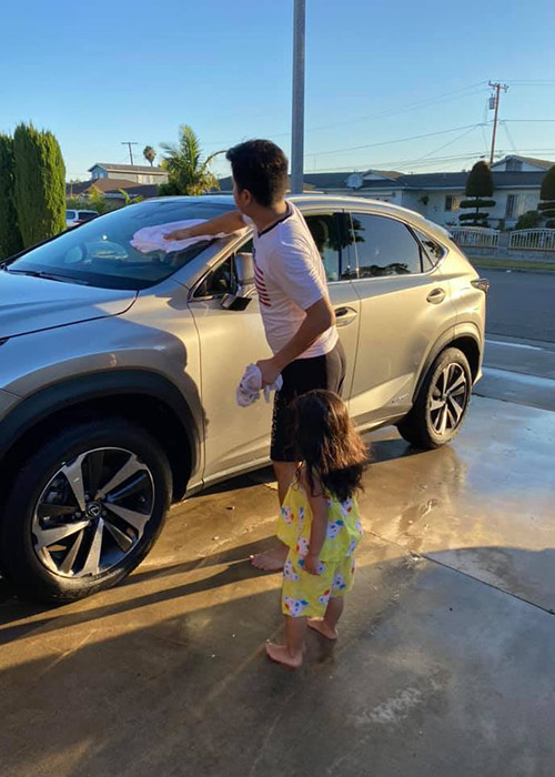 Quỳnh Như có lần khoe được ông xã giúp rửa xe hay tặng quà dịp lễ.