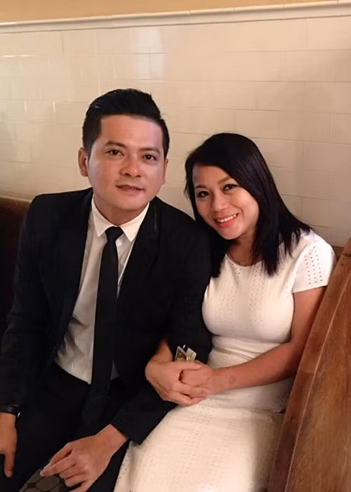 "Tôi hiểu một người đàn ông trên đỉnh cao sự nghiệp, sẵn sàng quyết định xa Việt Nam sang Mỹ là sự hy sinh cực kỳ lớn. Chính vì thế, tôi cảm kích và thương chồng nhiều hơn. Tình vợ chồng của chúng tôi, ngoài tình yêu còn tình thương và sự đồng cảm", Quỳnh Như chia sẻ trên Duyên dáng Việt Nam.