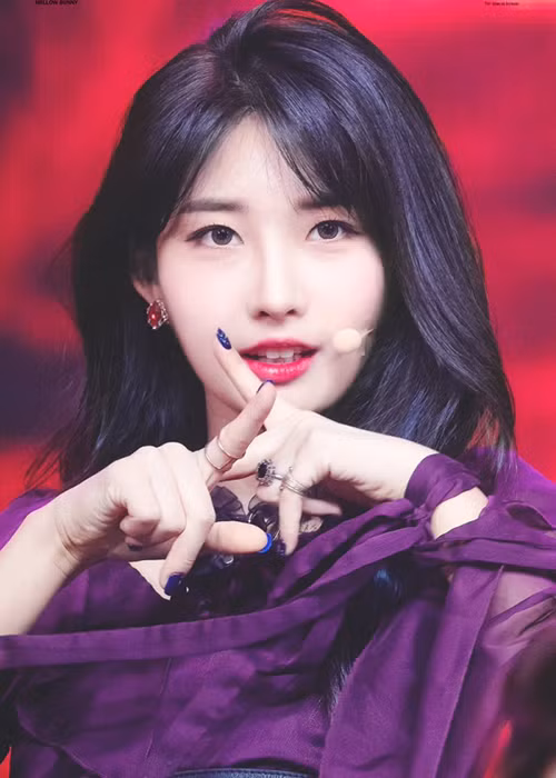 Sihyeon được nhiều khán giả chú ý nhờ nhan sắc hao hao nữ ca sĩ nổi tiếng Suzy.