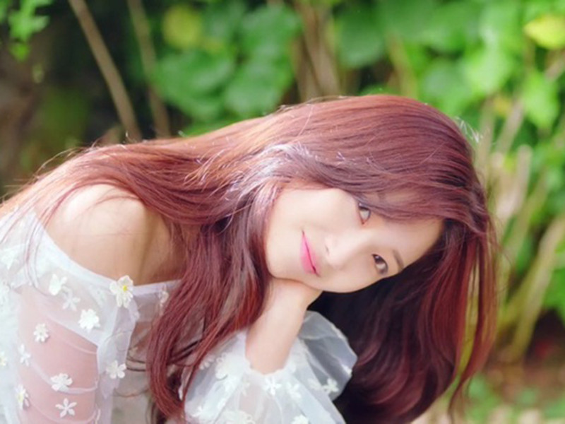 Kim Sihyeon bị lây COVID-19 từ cô em cùng nhóm.