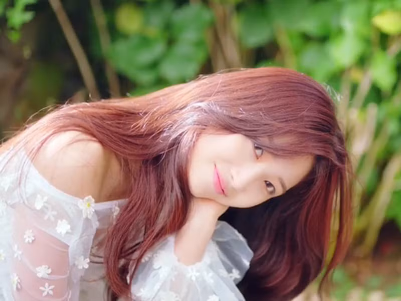 Kim Sihyeon bị lây COVID-19 từ cô em cùng nhóm.