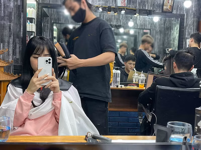 MC Bạch Lan Phương vừa chia sẻ hình ảnh bên bạn trai Huỳnh Anh và khéo khoe chuyện tình lãng mạn.