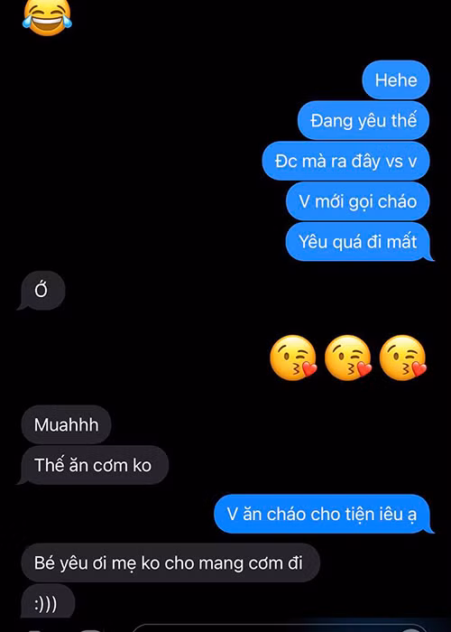 Cô chia sẻ: "Trên đời này chồng mình nghiện 3 thứ: công việc, ăn cơm nhà và bạn trong ảnh. Thấy vợ đi làm tóc lâu về, giải pháp của "người ấy" khi có một núi việc phải làm, và đến giờ cơm là: "Mang cơm ra chỗ vợ làm tóc, ngồi làm việc và ngồi với vợ luôn" xong "mẹ không cho mang cơm đi, thì ngồi nhà ăn cơm 1 mình" rồi mang ra cho vợ một hộp táo. Đôi khi mình cảm thấy như là mình trở về hồi 16 tuổi".