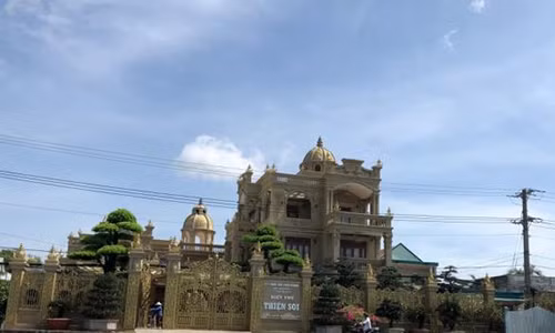 Cha con chu biet thu 